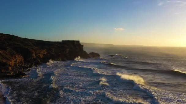 North Beach Cliffs Fort Océan Atlantique Coucher Soleil Nazare Portugal — Video