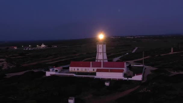 Lighthouse Cabo Espichel Večerního Soumraku Rotující Světelný Paprsek Modrá Hodinka — Stock video