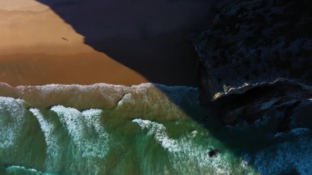 Adraga Beach Cliffs Atlantic Ocean Waves Portugal Vue Aérienne Haut — Video
