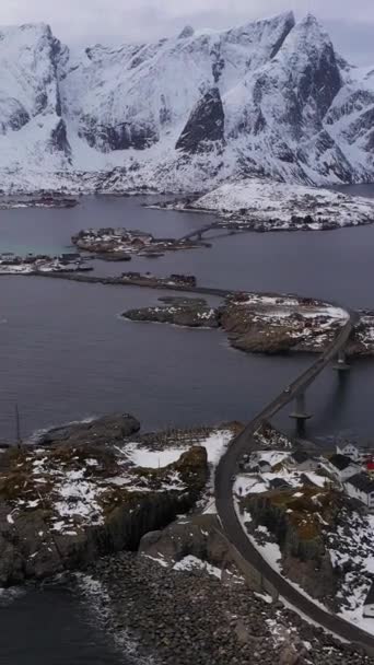 Hamnoy Village Mountains Winter Norské Moře Bouřlivé Nebe Moskenes Lofotenské — Stock video