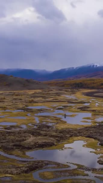 Malá Jezera Mraky Reflexe Lobby Podzim Horách Eshtykel Plateau Altai — Stock video
