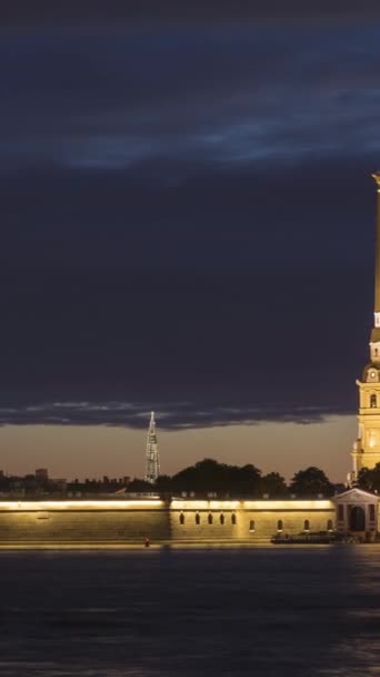 Megvilágított Peter Paul Erőd Lakhta Felhőkarcoló Nyári Éjszakán Neva Folyó — Stock videók
