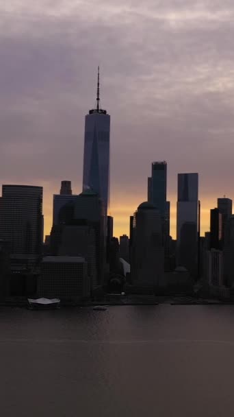 Αστικός Ουρανοξύστης Στο Κάτω Μανχάταν Νέα Υόρκη Πρωί Αεροφωτογραφία Σύννεφα — Αρχείο Βίντεο