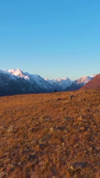 Photographers Beltirdu Mountain Ridge Green Hills Lakes River Autumn Sunrise — Stock Video