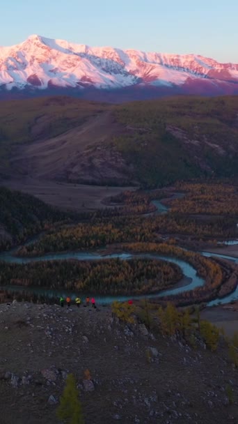 Fotografen Kurai Steppe Chuya River Mäander Gelbe Lärchen Und Berge — Stockvideo