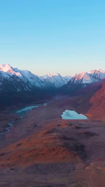 Гірський Хребет Белтірду Зелені Пагорби Озера Річка Восени Сході Сонця — стокове відео