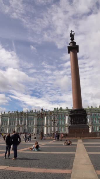 Saint Petersburg Ryssland Juni 2019 Slottstorget Alexander Kolumn Vinterpalatset Och — Stockvideo