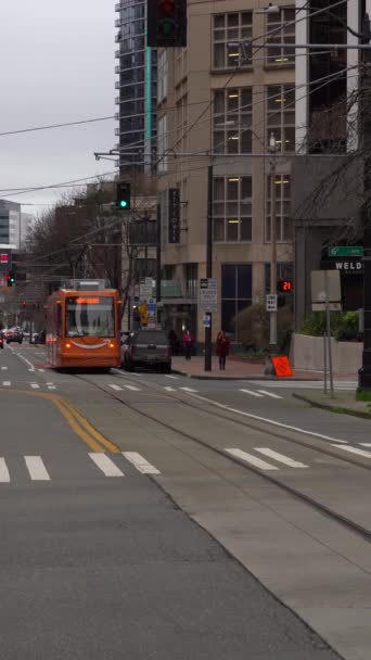 Seattle Usa February 2021 Τραμ Δρόμος Και Cityscape Την Ημέρα — Αρχείο Βίντεο
