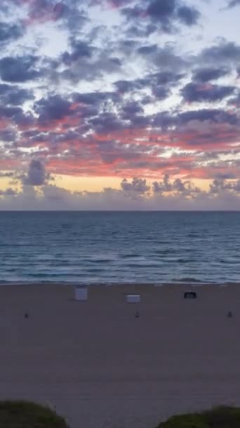마이애미 해돋이의 바다와 하이퍼 드론은 옆으로 날아갑니다 플로리다 비디오 — 비디오