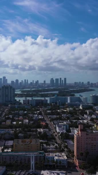 Urban Skyline Miami Beach Miami Downtown Sunny Day Cielo Azul — Vídeos de Stock