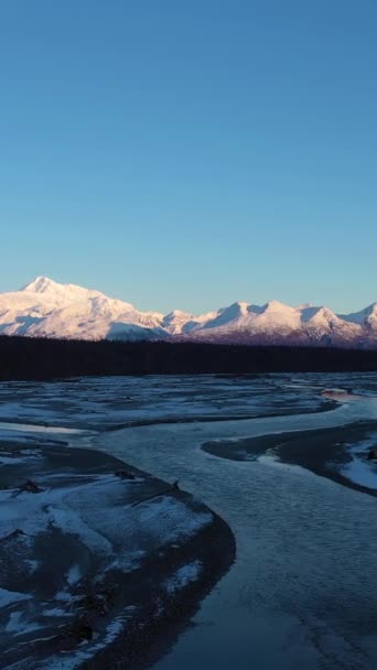 Rzeka Chulitna Góra Denali Wschodzie Słońca Krajobraz Alaski Usa Widok — Wideo stockowe