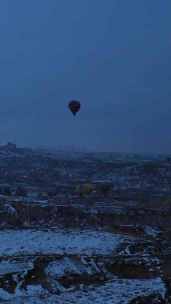 Cappadocia Turkey Dubna 2021 Horkovzdušné Balóny Cappadocii Zimním Ranním Soumraku — Stock video
