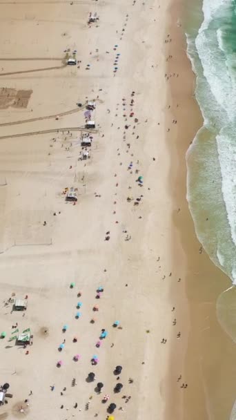 Город Рио Жанейро Солнечный День Пляж Копакабана Атлантический Океан Вид — стоковое видео