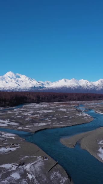 Rzeka Chulitna Góra Denali Zimowy Słoneczny Dzień Krajobraz Alaski Usa — Wideo stockowe