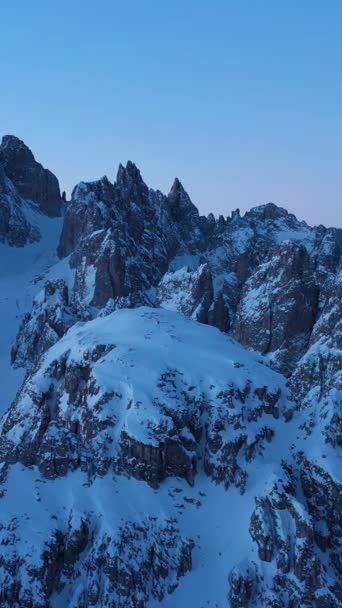 Cadini Misurina Mountains Bij Winter Morning Twilight Blauw Uur Luchtfoto — Stockvideo