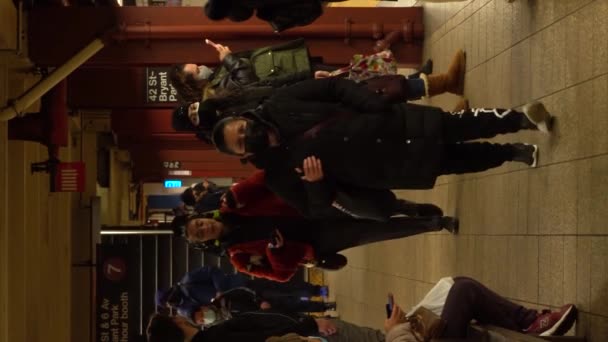 New York City Usa Januari 2021 Mensen Street Metrostation Dragen — Stockvideo