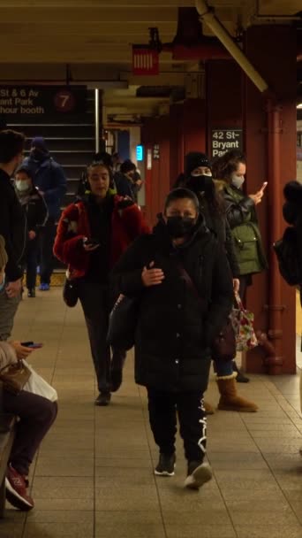 New York City Usa Januari 2021 Mensen Street Metrostation Dragen — Stockvideo