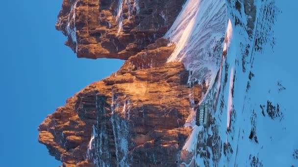 Tre Cime Lavaredo Three Peaks Sunrise Winter Auronzo Hut Vista — Vídeo de Stock