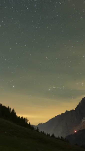 Mléčná Dráha Přes Horu Mont Blanc Hvězdné Nebe Noční Krajina — Stock video