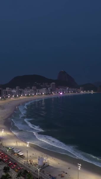 Ρίο Ντε Τζανέιρο Την Νύχτα Παραλία Κοπακαμπάνα Και Ατλαντικός Ωκεανός — Αρχείο Βίντεο