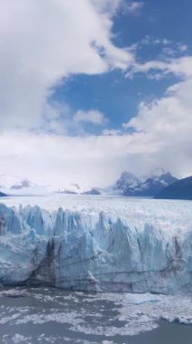 Perito Moreno Buzulu. Arjantin. Zaman aşımı. Dikey Video