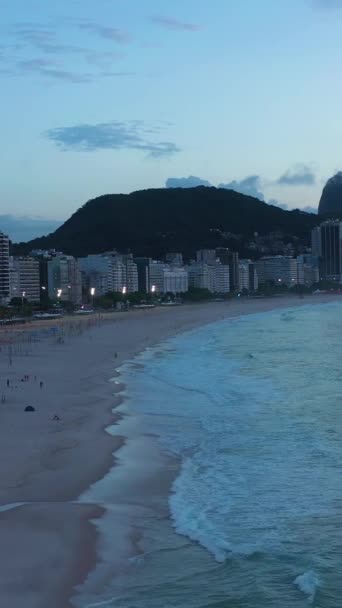 Ρίο Ντε Τζανέιρο Στο Πρωινό Λυκόφως Παραλία Κοπακαμπάνα Και Ατλαντικός — Αρχείο Βίντεο
