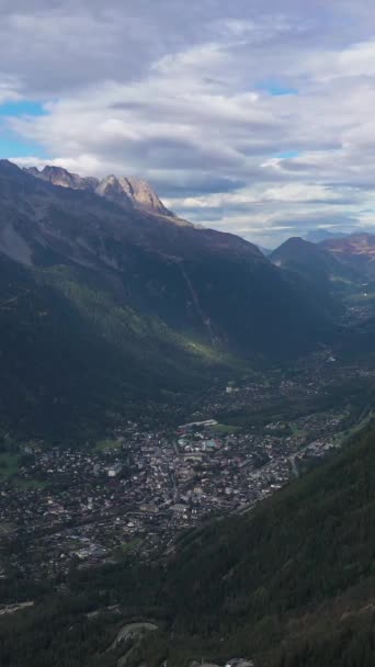 Долина Шамони Горы Французских Альпах Вид Воздуха Францию Дрон Летит — стоковое видео