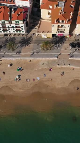 Sesimbra Town Seafront Edificios Playa Océano Atlántico Portugal Disparo Aéreo — Vídeos de Stock