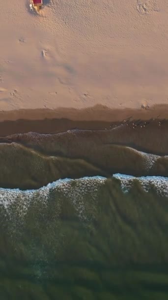 Costa Caparica海滩和大西洋 葡萄牙 空中自上而下的高角度视图 博士飞的西道 垂直录像 — 图库视频影像