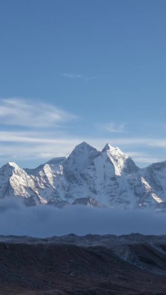 Στα Βουνά Κανγκτέγκα Και Θαμσέρκου Ιμαλάια Νεπάλ Timelapse Κάθετη Βίντεο — Αρχείο Βίντεο