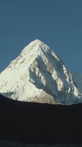 Pumori Lingtren Dağları Himalaya Nepal Hava Görüntüsü Drone Geriye Doğru — Stok video