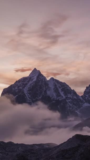 Taboche Cholatse Mountains Sunset Himalaia Nepal Timelapse Vídeo Vertical — Vídeo de Stock