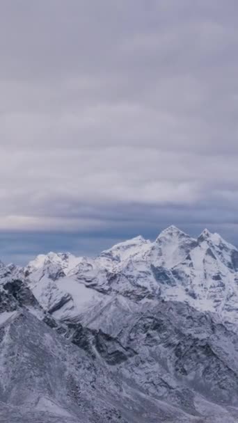 Ама Даблам Гималайские Горы Утрам Гималаи Непал Облачное Небо Вид — стоковое видео