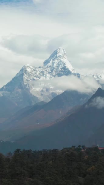 Ama Dablam山 昆布山谷 尼泊尔喜马拉雅 空中景观 博士飞的西道 垂直录像 — 图库视频影像