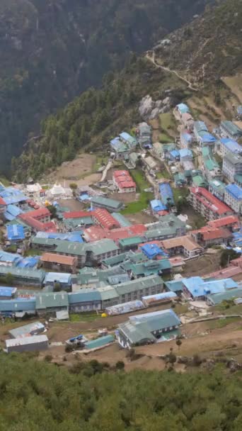 Namche Bazaar从上而下尼泊尔喜马拉雅 空中景观 时间流逝 垂直录像 — 图库视频影像