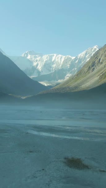 Akkem Λίμνη Και Χιονισμένα Βουνά Altai Ηλιόλουστη Μέρα Σιβηρία Ρωσία — Αρχείο Βίντεο