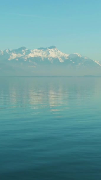 Lago Lemán Montañas Nevadas Suiza Vista Aérea Drone Vuela Hacia — Vídeo de stock