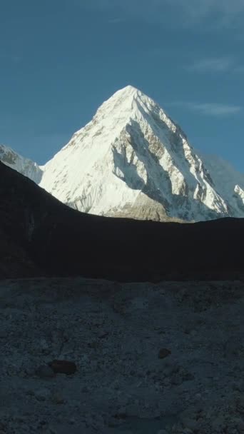 Pumori Lingtren Mountains Himalája Nepál Letecký Pohled Dron Letí Pozpátku — Stock video