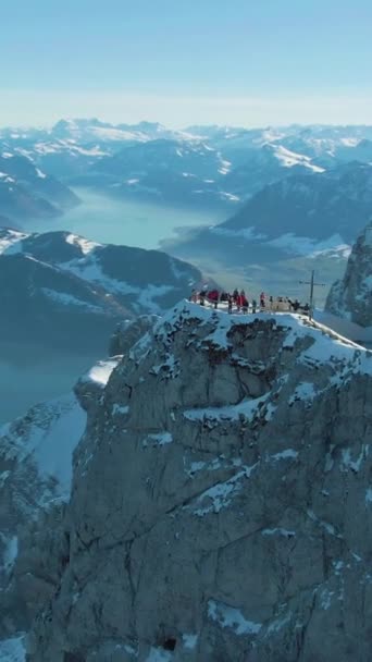 Górski Pilatus Jezioro Lucerna Zimowy Poranek Turyści Widoku Alpy Szwajcarskie — Wideo stockowe
