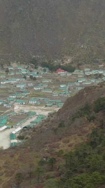 Khumjung村 尼泊尔喜马拉雅昆布 空中景观 无人机是在轨道上垂直录像 — 图库视频影像
