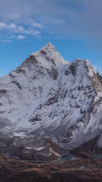 Ama Dablam Mountain Sunset Twilight Himalaia Nepal Timelapse Vídeo Vertical — Vídeo de Stock