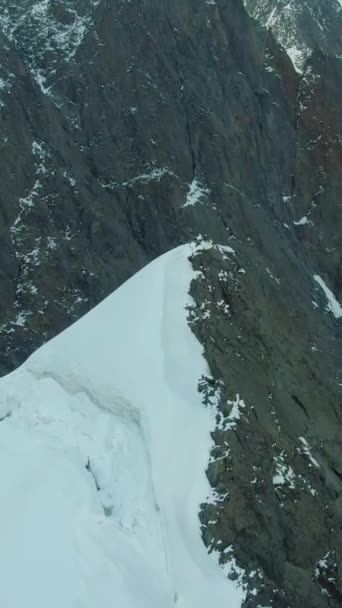 Top Snow Capped Mountain European Alps Vista Aérea Drone Vuela — Vídeos de Stock