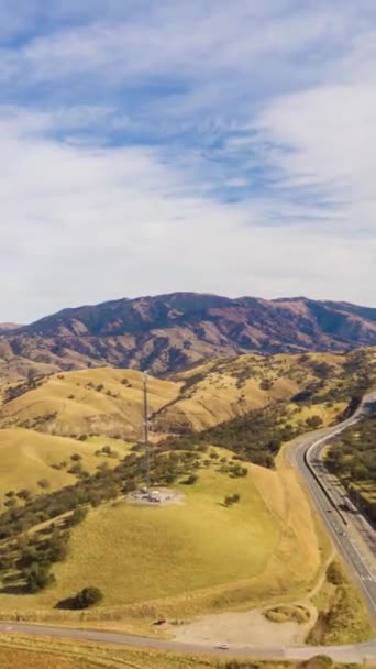 Provoz Dálnici Hilly Green Rural Landscape Kern County Kalifornie Usa — Stock video