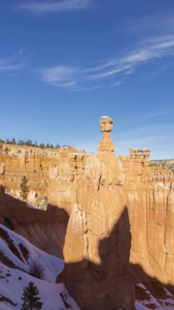 Thors Hammer Bryce Canyon Neve Utah Eua Motion Panning Time — Vídeo de Stock