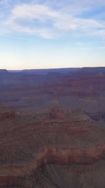 Büyük Kanyon. Güney Rim Arizona ABD. Çeviriyorum. Dikey Video