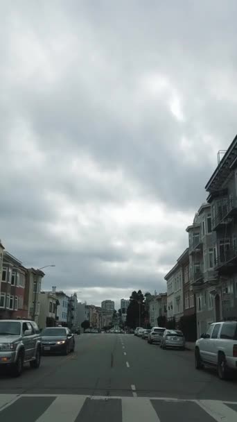 米国サンフランシスコ 2019年1月20日 サンフランシスコのストリートで車を運転 カリフォルニア州 アメリカ 縦ビデオ — ストック動画