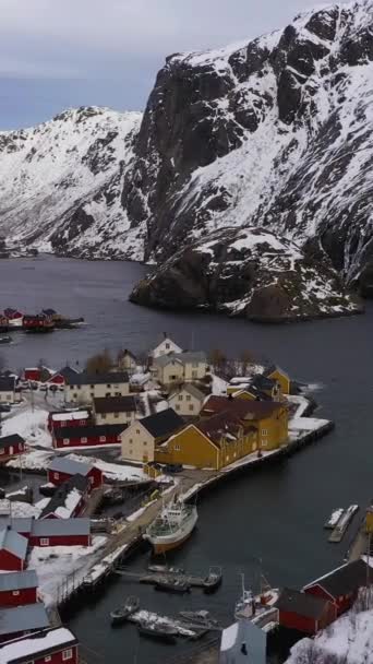 Nusfjord Villaggio Pescatori Rorbu Fiordo Montagne Inverno Paesaggio Norvegese Isole — Video Stock