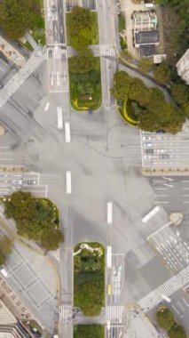 Çin, Şangay 'da Karmaşık Yol Geçidi. Havadan Yukarı Aşağı Zaman Hızı, Hiper Hata. Dikey Video