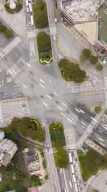 Çin, Şangay 'daki Kompleks Kavşağı. Havadan Yukarı Aşağı Zaman Hızı, Hiper Hata. İHA dönüyor. Dikey Video