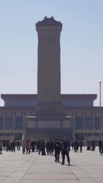 中国北京 2019年3月15日 清明节天安门广场 毛泽东人民英雄纪念碑和陵墓 垂直录像 — 图库视频影像